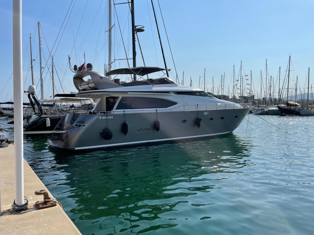 Motoryacht 21 Avec Equipage Hotel Barcelona Exterior foto