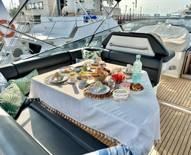 Motoryacht 21 Avec Equipage Hotel Barcelona Exterior foto