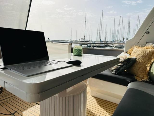 Motoryacht 21 Avec Equipage Hotel Barcelona Exterior foto