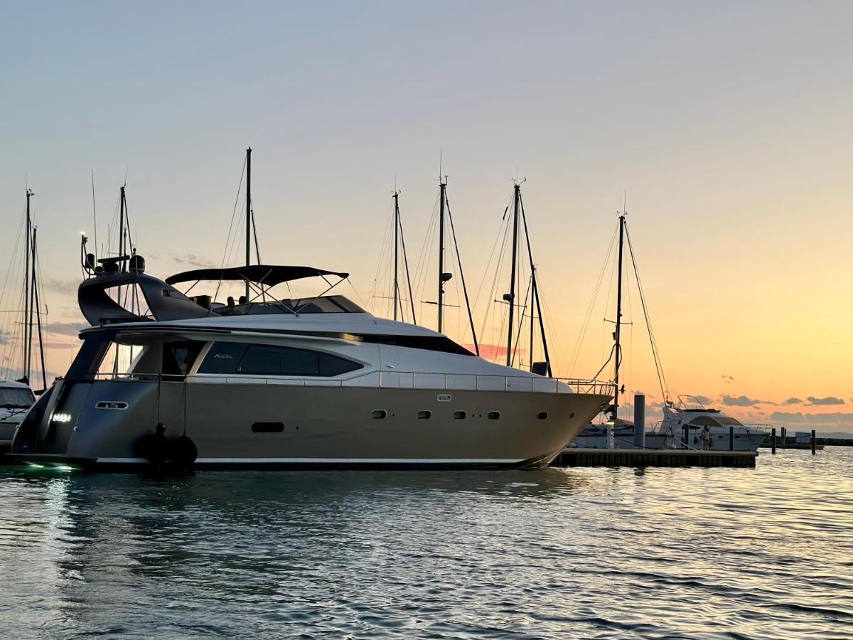 Motoryacht 21 Avec Equipage Hotel Barcelona Exterior foto