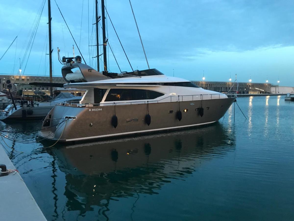 Motoryacht 21 Avec Equipage Hotel Barcelona Exterior foto